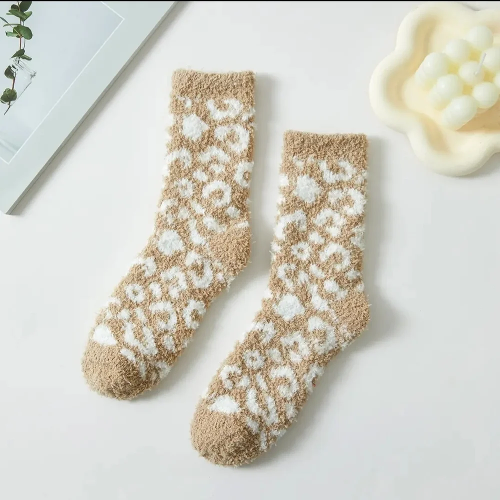 Leopard Print Fuzzy Socks Set - Picture 5 of 6